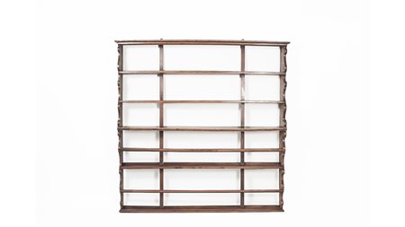 GRANDE PIATTAIA PENSILE IN NOCE metà del XIX secolo cinque ripiani a giorno,...