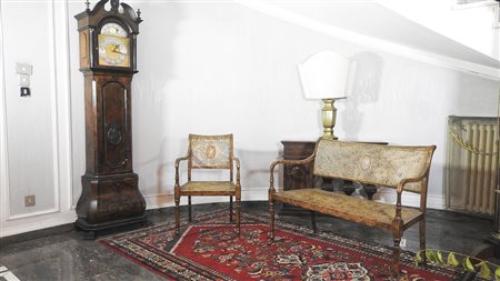 SERIE DI SETTE POLTRONCINE IN LEGNO DIPINTO A FINTA RADICA inizio del XX...