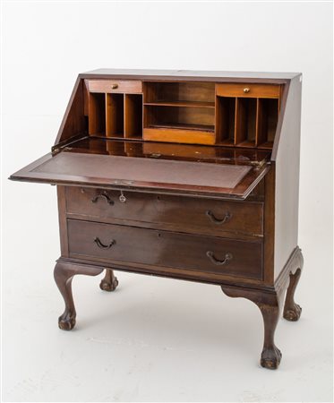 RIBALTA in mogano a tre cassetti. Inghilterra fine XIX secolo Misure: cm 95 x...