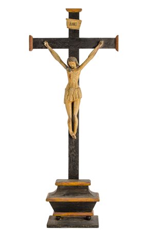 CROCIFISSO da tavolo in legno laccato (rotture) (Cristo h cm 47). Spagna...