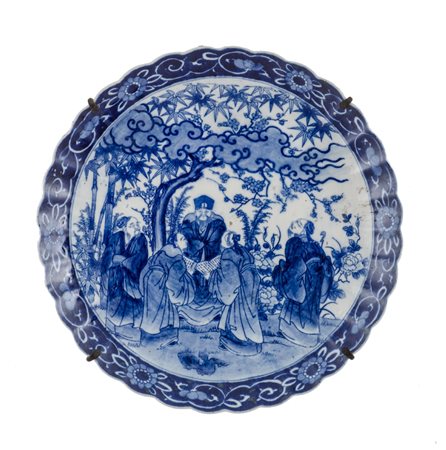 GRANDE PIATTO in porcellana nei toni del blu. Cina XVIII secolo Misure:...