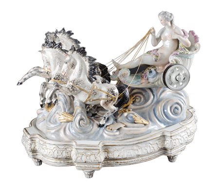 GRUPPO in porcellana Meissen raffigurante "figura femminile su carro" XIX...