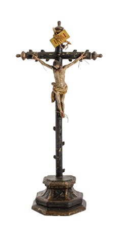 CROCIFISSO da tavolo in legno laccato (Cristo h cm 29). Spagna XVIII secolo...