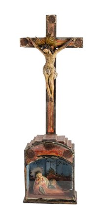 CROCIFISSO da tavolo in legno laccato con teca alla base contenente scultura...