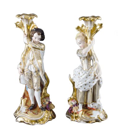 COPPIA CANDELIERI Luigi Filippo raffiguranti "nobiluomo" e "gentildonna" in...