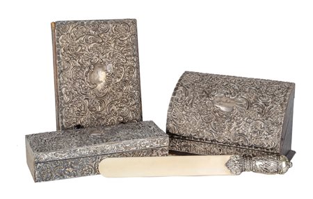 SET da scrivania composto da SCATOLA, TAGLIACARTE con lama in avorio,...