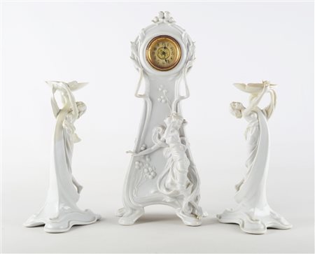 TRITTICO composto da OROLOGIO e da coppia ALZATINE in porcellana bianca...