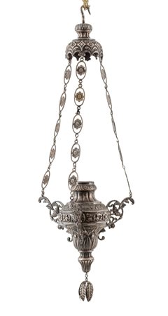 LAMPADA votiva in argento (g. 677). Portogallo XIX secolo Misure: h cm 61