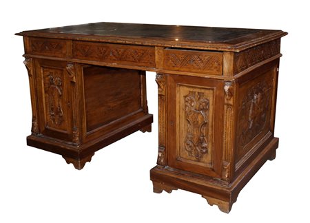 SCRIVANIA a scagno in noce decorata da intagli, piano in pelle verde. Sicilia...