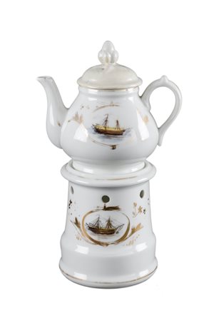 SAMOVAR in porcellana bianca con medaglioni raffiguranti "velieri". XIX...