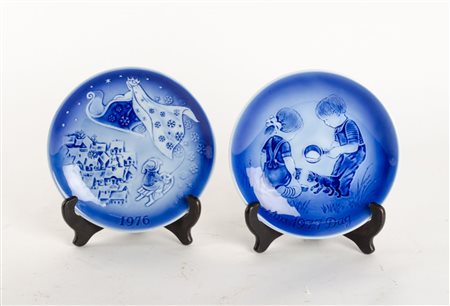 DUE PIATTI in porcellana Copenaghen. Datati 1976 - 1977 Misure: diametro cm 19