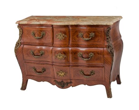 CASSETTONE stile Luigi XV in bois de rose a tre cassetti con due cassettini,...