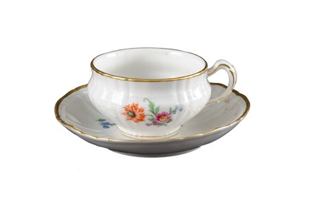 TAZZINA con piattino in porcellana KPM decorata a mano a motivo floreale con...