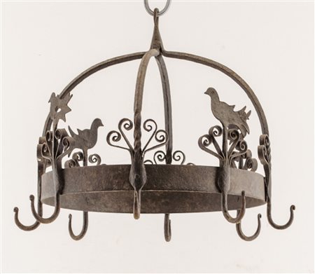 APPENDI rame da cucina in ferro. Francia XX secolo Misure: diametro cm 42 x h 34