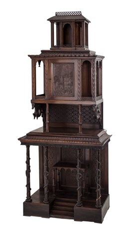 STIPO eclettico di gusto orientale in noce. Sicilia fine '800 Misure: cm 91 x...