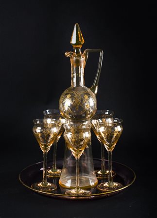SERVIZIO da rosolio in vetro con decori in oro composto da VASSOIO, BOTTIGLIA...