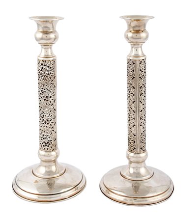 COPPIA CANDELIERI in argento con colonne traforate. Sicilia primi '900...