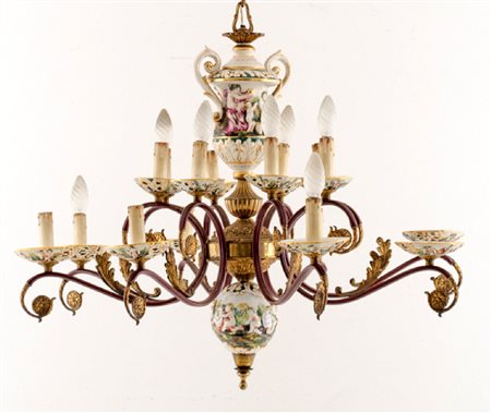 LAMPADARIO a sedici luci in ceramica e metallo. Italia anni '60 Misure: h cm 70