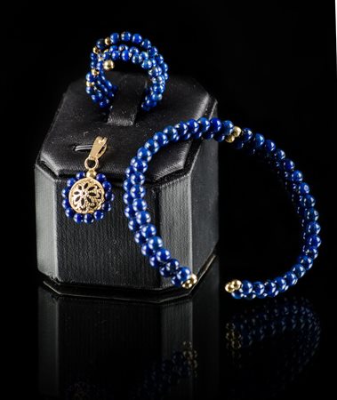 PARURE composta da BRACCIALETTO rigido a due fili di sfere di lapis, ANELLINO...