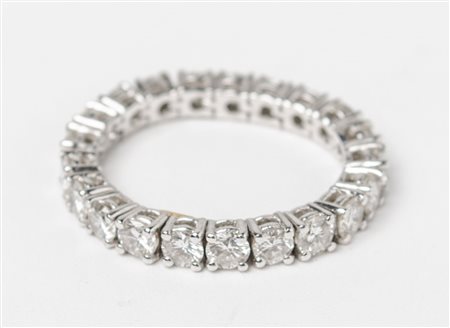 ANELLO Tennis in oro bianco 18 Kt. con brillanti (Ct. 2.20).