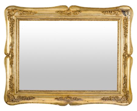 IMPORTANTE SPECCHIERA con cornice a guantiera in legno dorato ad argento a...