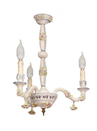 LAMPADARIO a tre luci in ceramica smaltata e decorata. Italia anni '60...