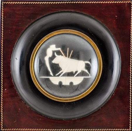 SCULTURA in avorio raffigurante "torero con toro" entro teca. Sicilia primi...