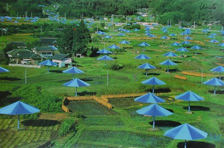 Christo The Umbrellas, Japan - USA, 1984-91, Ibaraki, Japan Site, 1991 stampa...