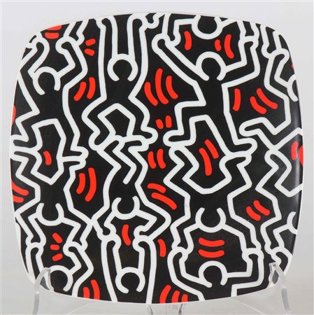 HARING KEITH (1958 - 1990) D'apres Keith Haring. piatto in ceramica. Cm 20,00...