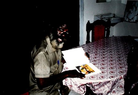 SARENCO Cheff Mwai, 1996 Fotografia a colori Es. 1/3 cm. 29,7x42 Firma, data,...