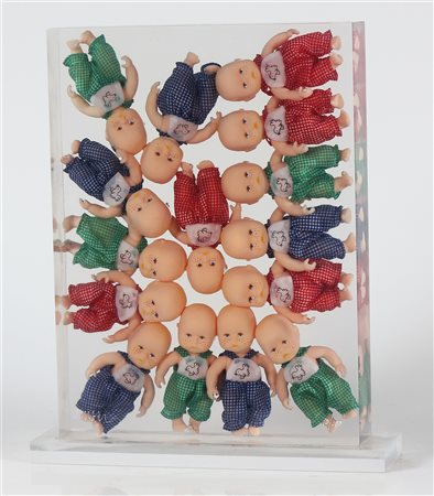 ARMAN FERNANDEZ (1928 - 2005) Inclusione di bambole. Scultura. Cm 35,00 x...