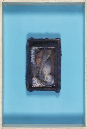 GIUSEPPE DESIATO 1935 Ex-voto, 1965/75 Assemblaggio, cm. 93 x 63 x 19 Firma e...