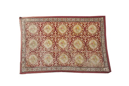 Tappeto a piccolo punto, Francia fine sec XIX disegno a medaglioni in file...