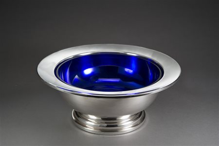 Fruttiera in argento a corpo liscio con vasca in vetro blu . Argentiere...