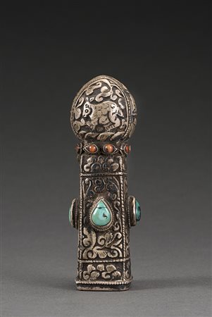 Sigillo tibetano in argento decorato con inclusioni di pietre semi preziose