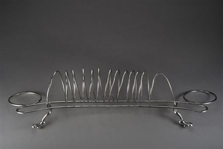 Porta toast in metallo argentato con porta vaschette e piedi sagomati marcato...