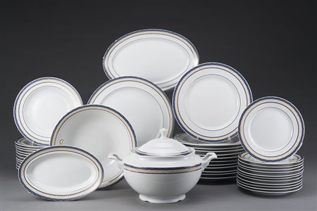 Manifattura di Limoges, parte di servizio di piatti per dodici persone in...