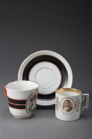 Manifatture diverse, lotto composto da una tazzina con piattino del secolo...