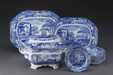 Manifattura Inglese, lotto composto da: otto ciotoline, due vassoi ed una...