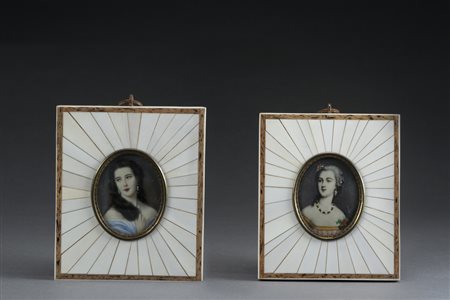 Scuola del sec. XX "Ritratti di gentildonne" coppia di fotominiature in...
