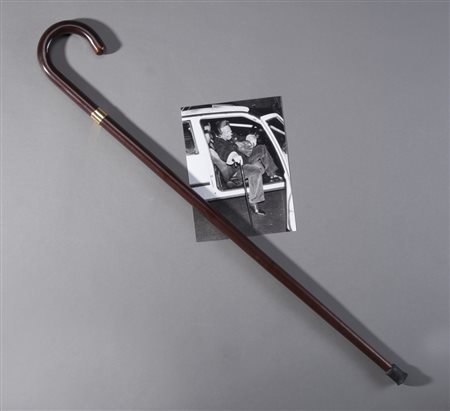 Bastone da passeggio in legno ed ottone corredato da fotografia di Mike.