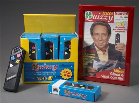 Lotto composto da una scatola contenente 11 telecomandi Quizzy e una...