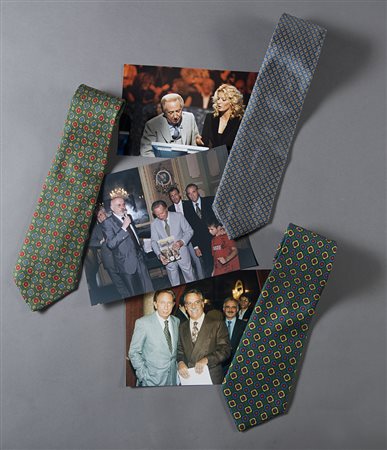 Lotto di tre cravatte Marinella a motivi floreali corredate da foto.