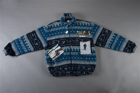 Felpa in pile nei toni del blu Colmar con spille applicate dell'Egadin Club...