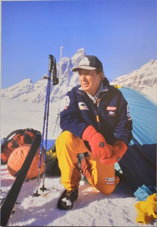 Mike al campo base durante una scalata