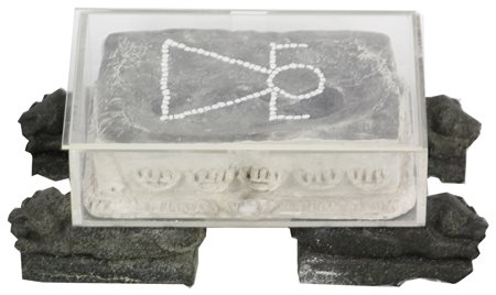 Vannetta Cavallotti, Omaggio a "I Fenici", 1988, multiplo in granito, resina,...