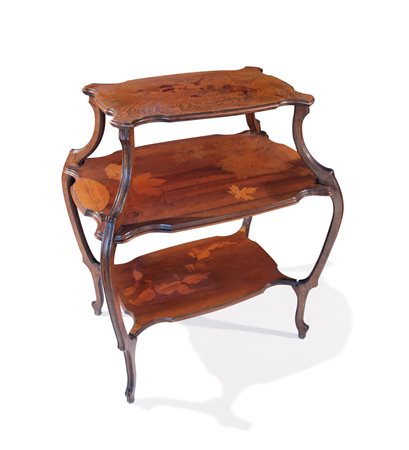 GALLE' TAVOLO INTARSIATO IN LEGNI DI VARIA ESSENZA, GALLE', 1890 CA., a tre...