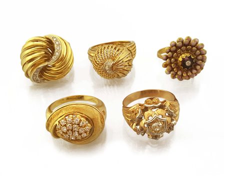 ANELLO LOTTO DI CINQUE ANELLI ANNI '40/'50/'60 CA. In oro giallo, rosè e...