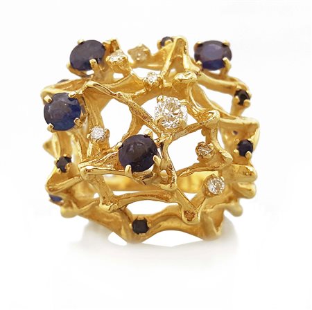 ANELLO ANELLO. In oro rosè 18 kt, fronte frastagliato con motivi a rametti...