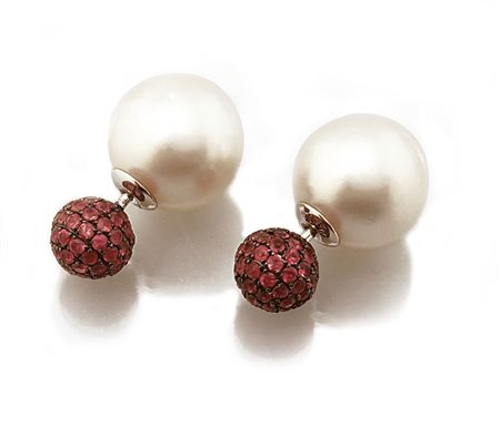 ORECCHINI COPPIA DI ORECCHINI. In oro bianco e brunito 18 kt con perno...